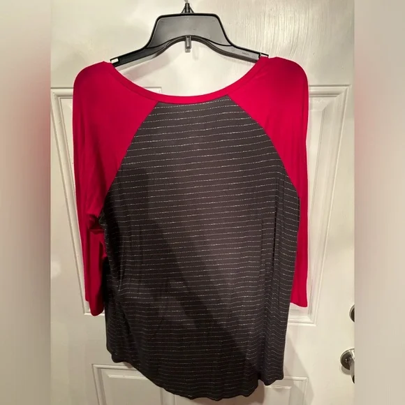 Maurice’s 24/7 top - Picture 2 of 3